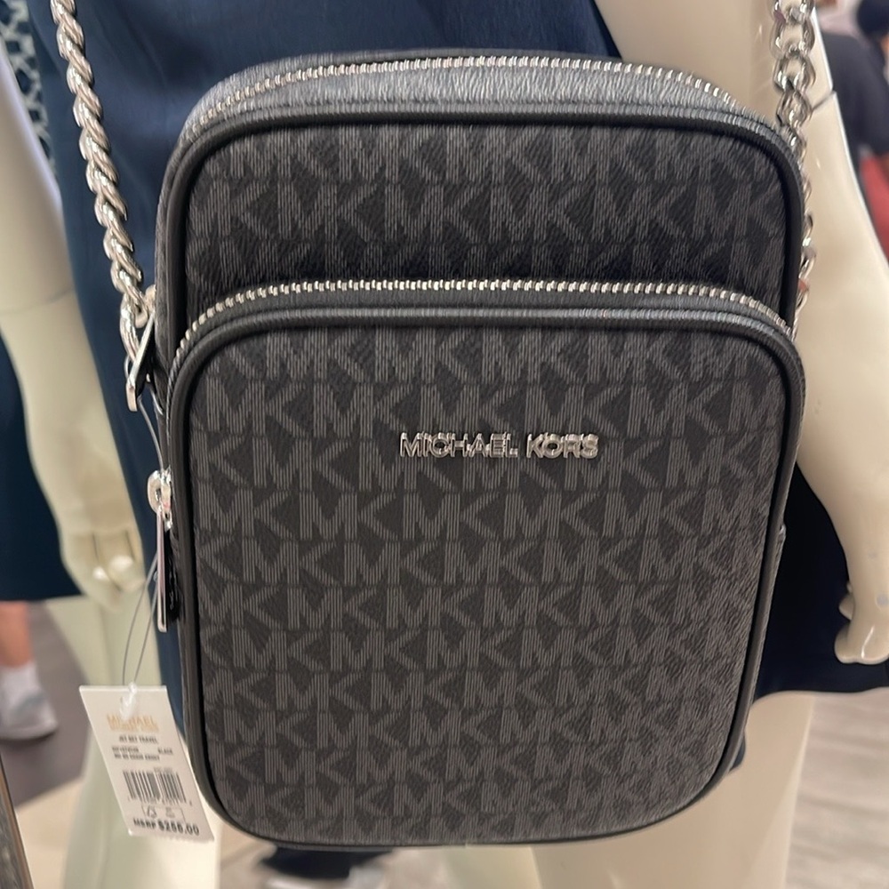 MICHAEL KORS Jet Set Travel Medium Logo Crossbody Flight Bag
Black
NWT - Picture 7 of 16